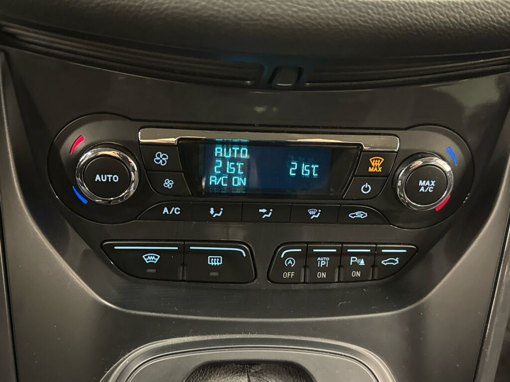 Ford Kuga 2015 Musta