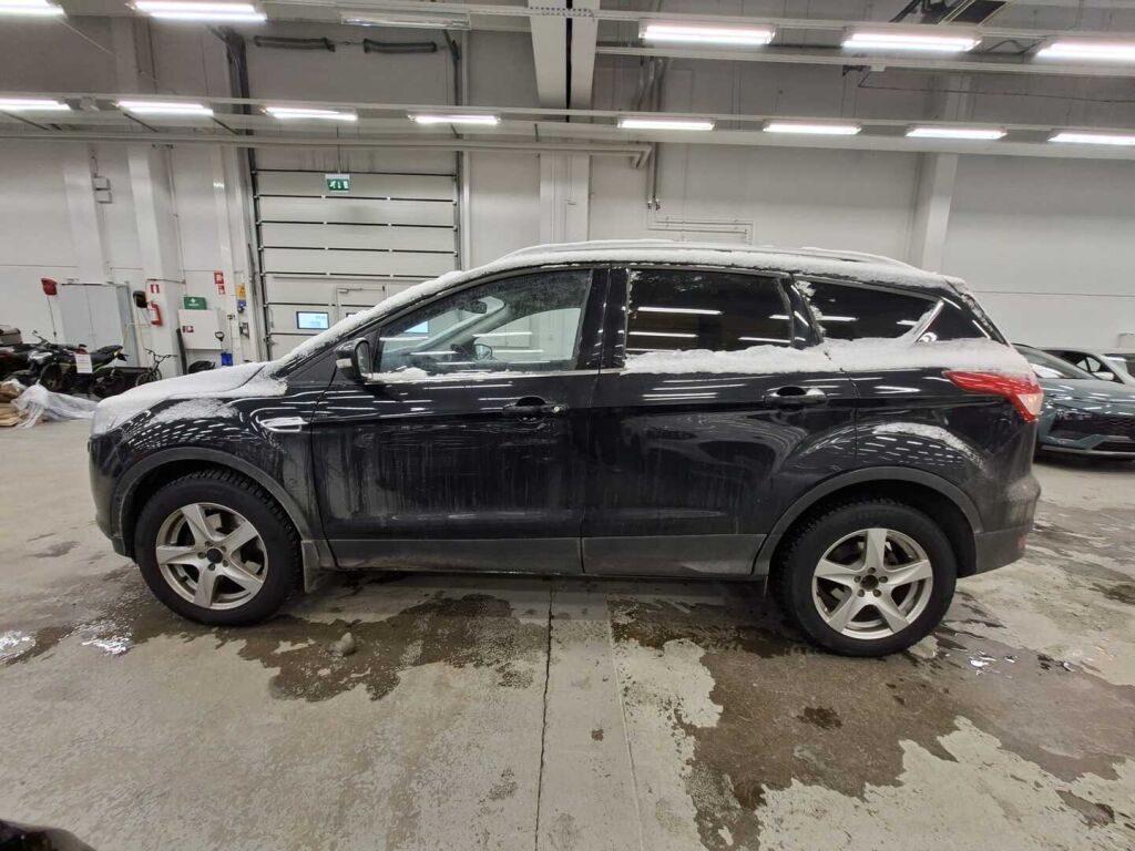 Ford Kuga 2015 Musta