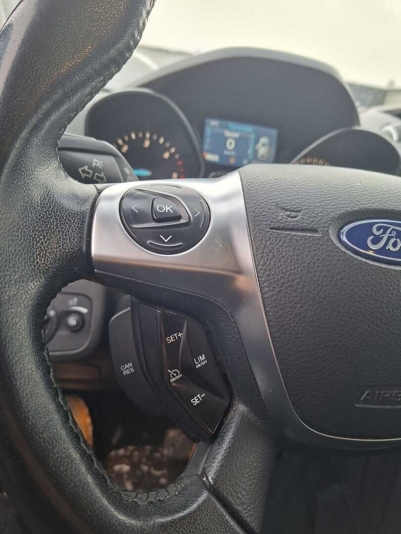 Ford Kuga 2015 Musta