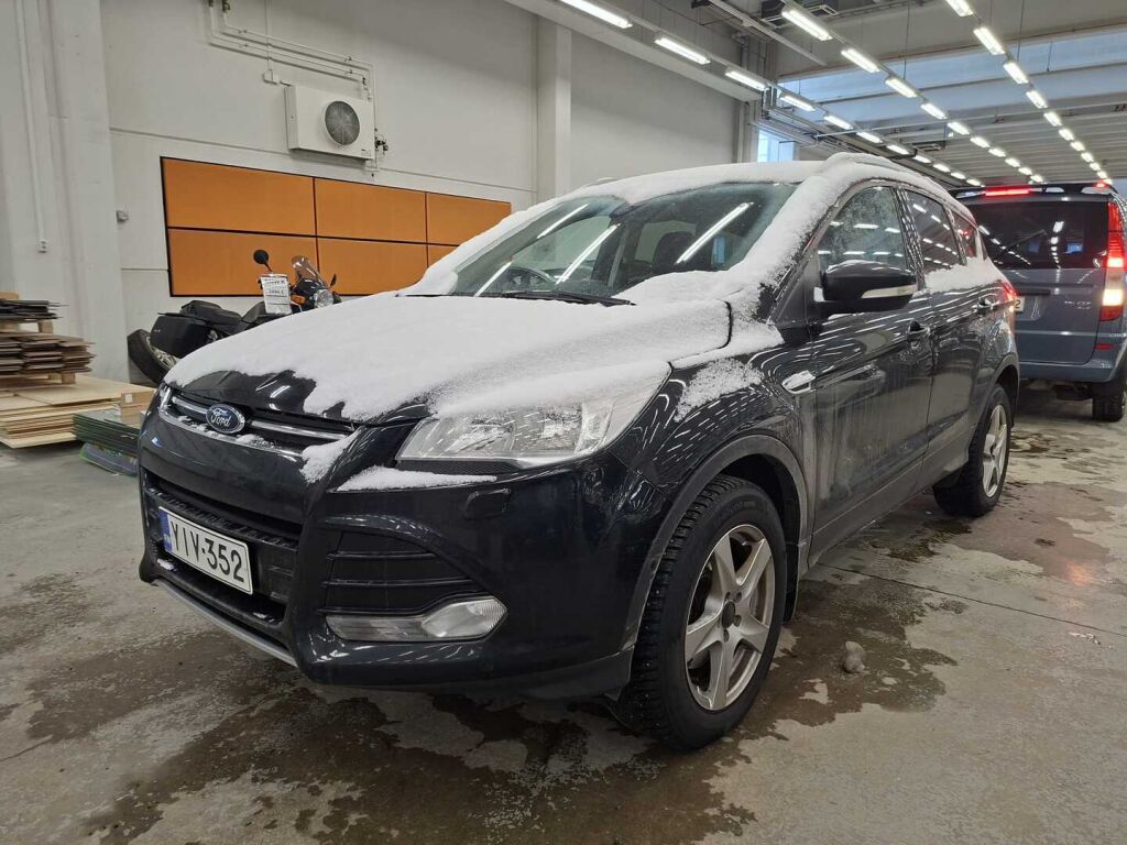 Ford Kuga 2015 Musta