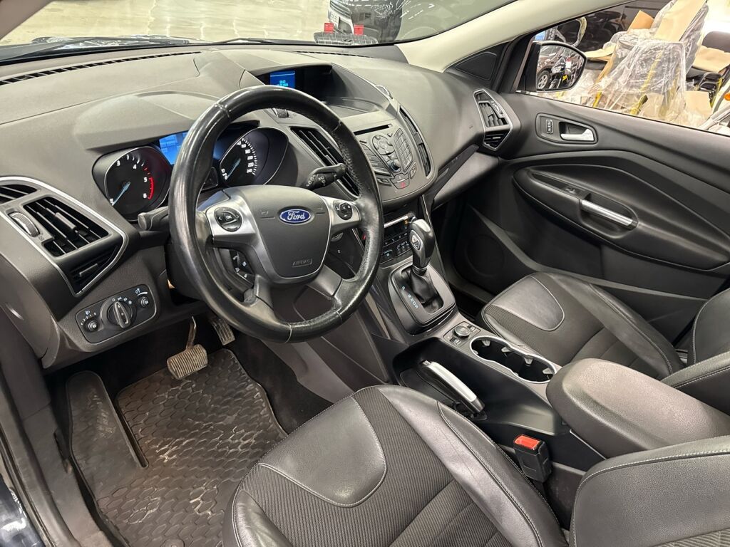 Ford Kuga 2015 Musta