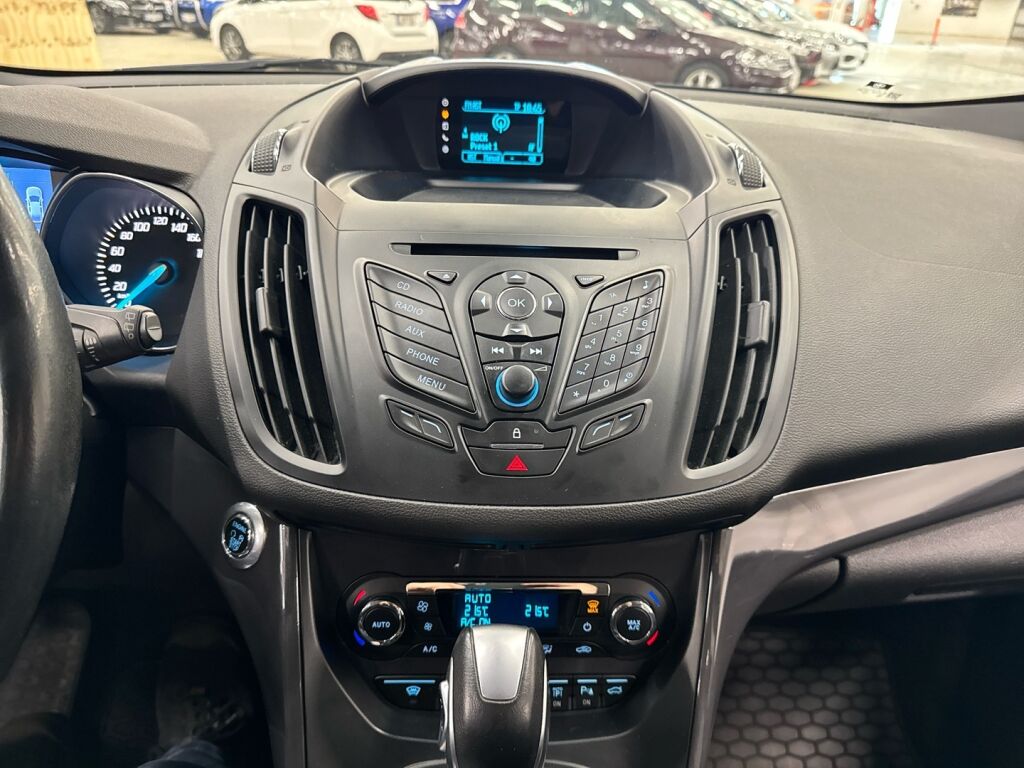 Ford Kuga 2015 Musta