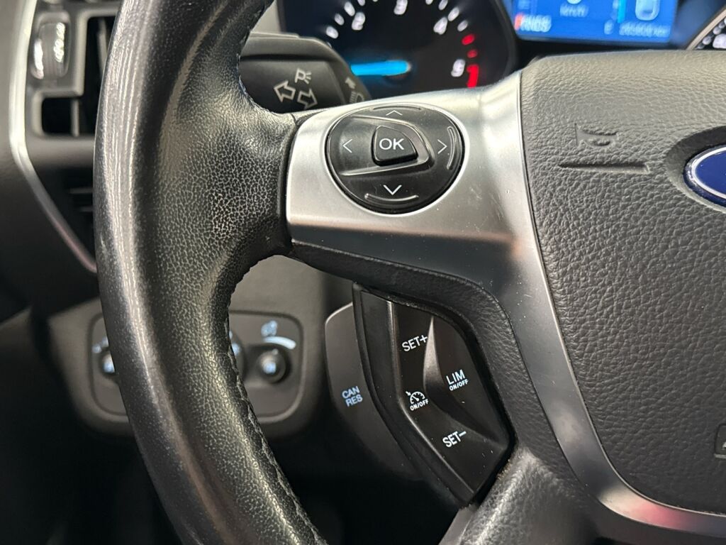 Ford Kuga 2015 Musta