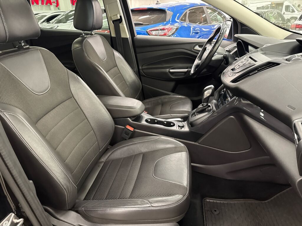 Ford Kuga 2015 Musta