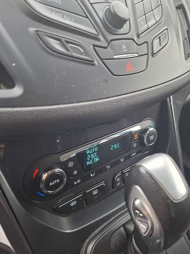 Ford Kuga 2015 Musta