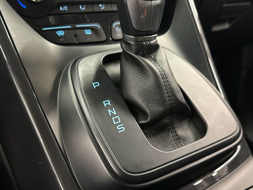 Ford Kuga 2015 Musta