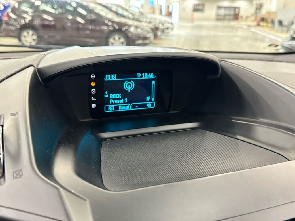 Ford Kuga 2015 Musta