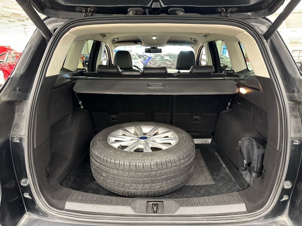 Ford Kuga 2015 Musta