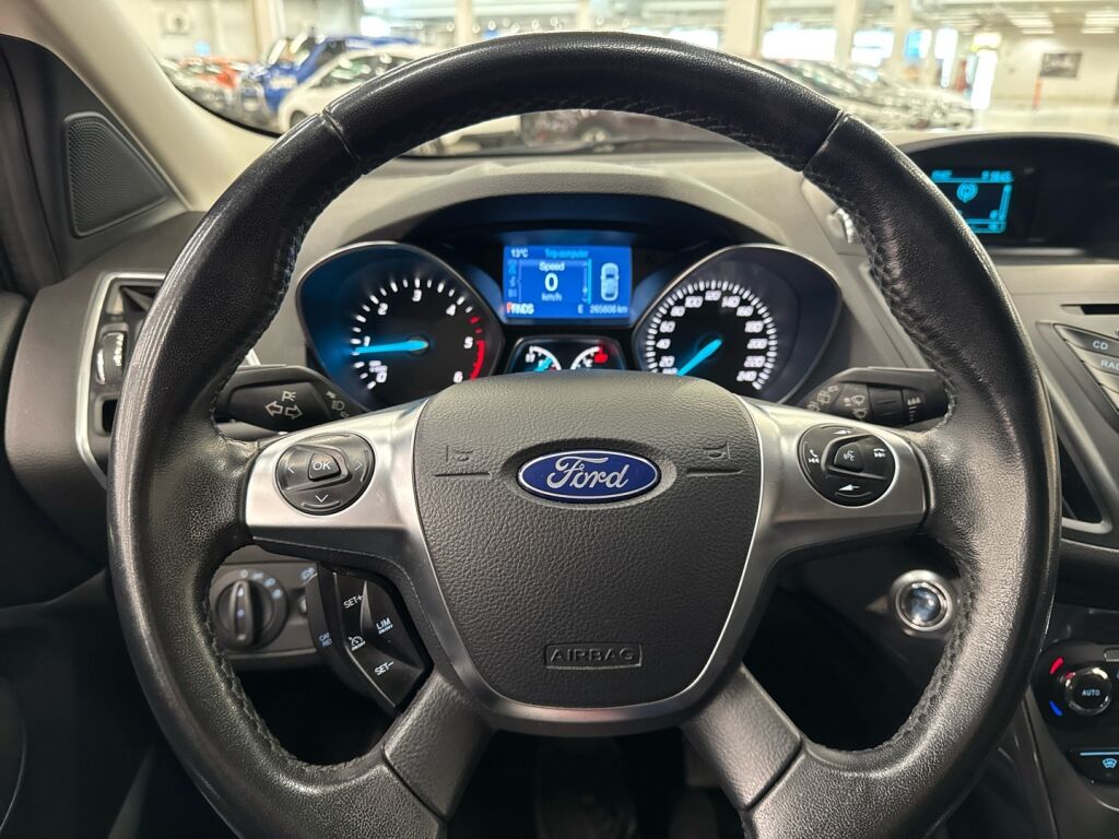 Ford Kuga 2015 Musta