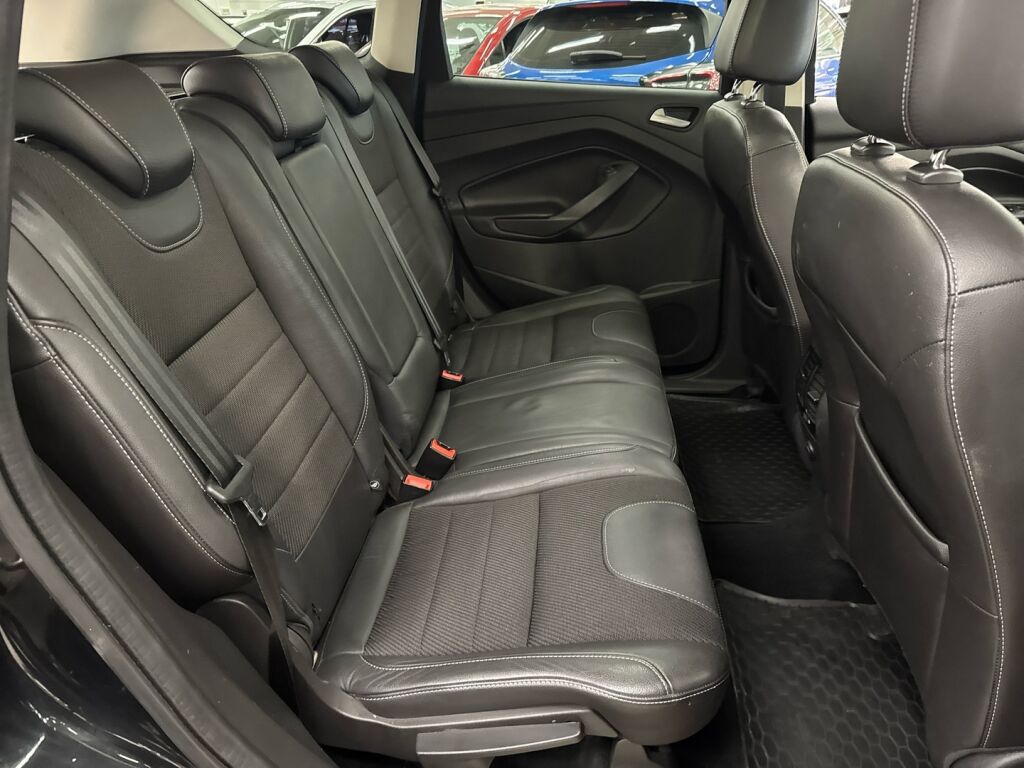 Ford Kuga 2015 Musta