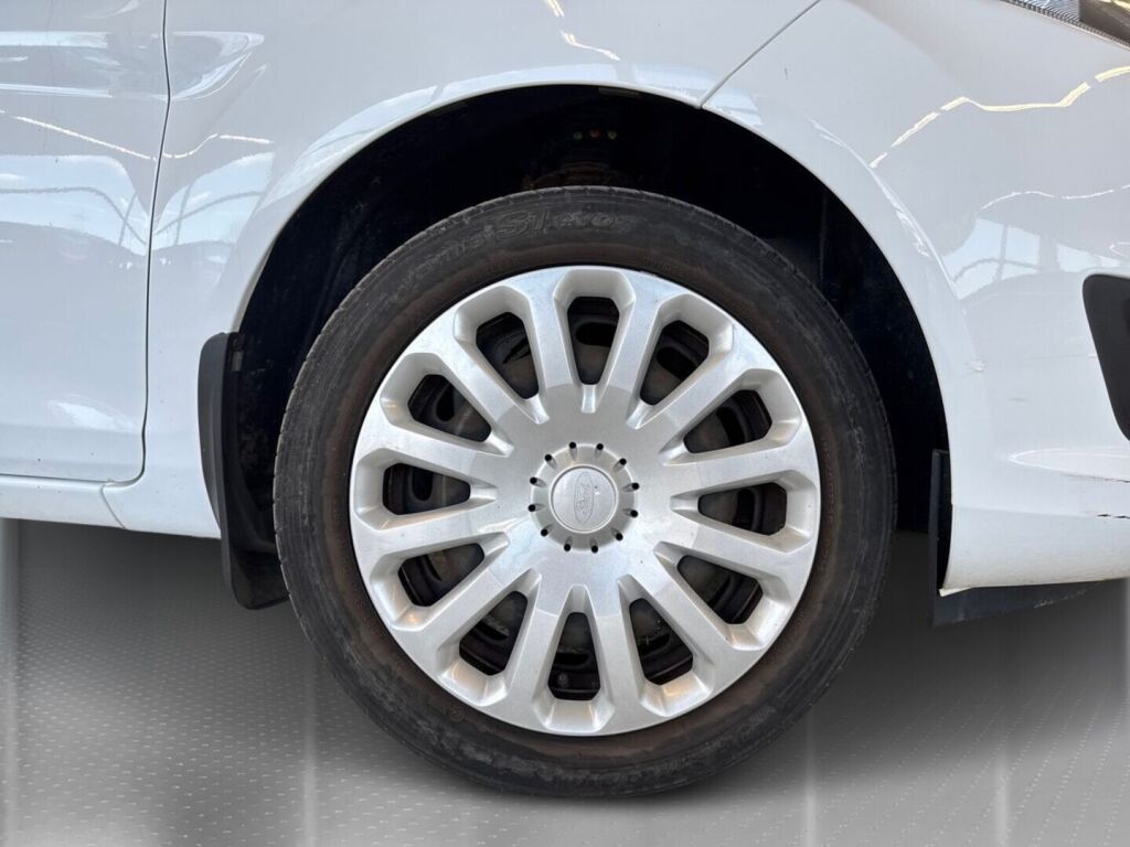 Ford Fiesta 2015 Valkoinen