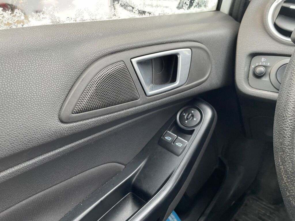 Ford Fiesta 2015 Valkoinen