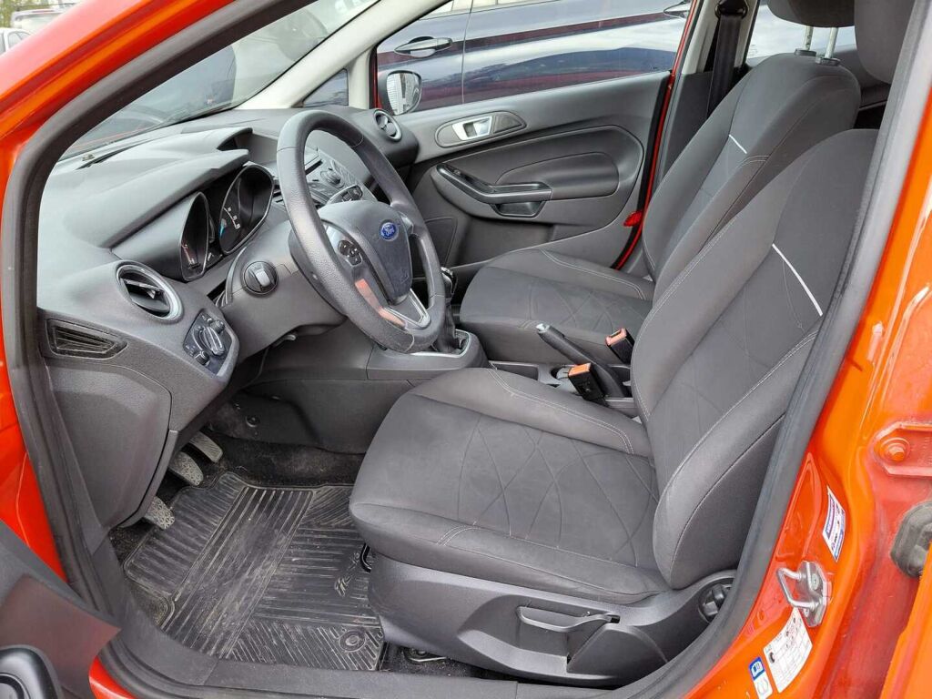 Ford Fiesta 2015 Punainen