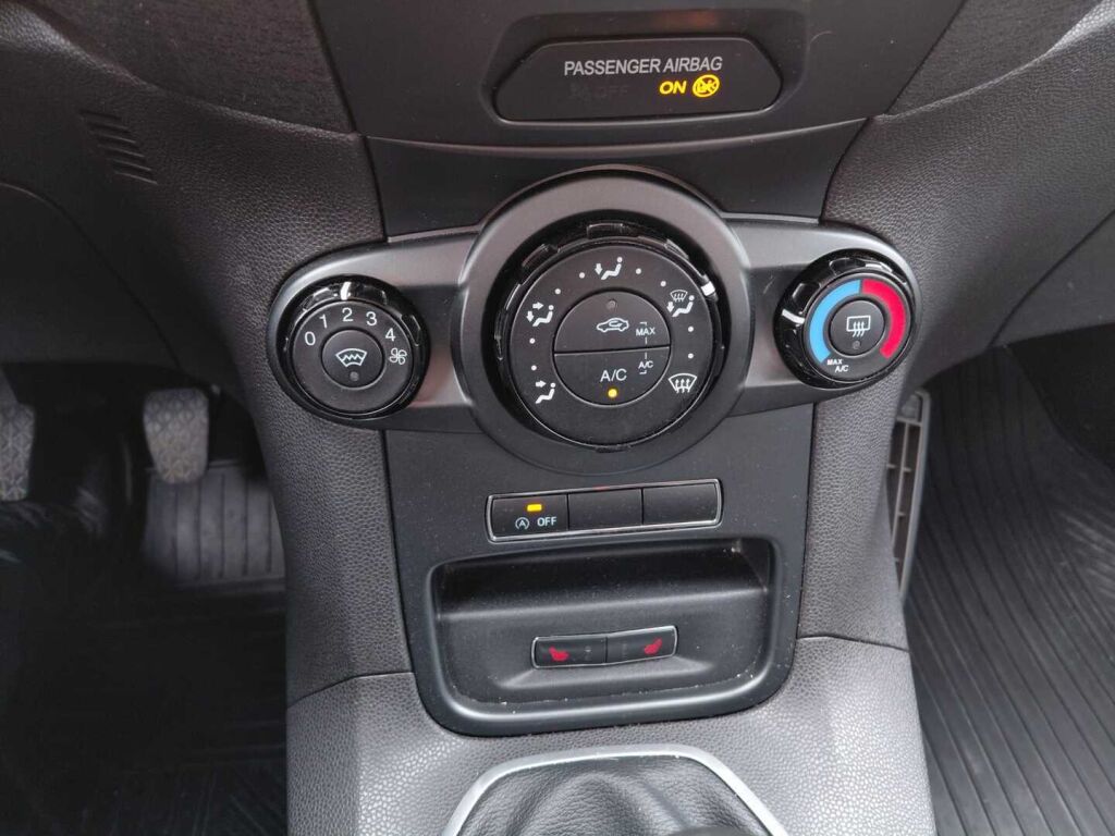 Ford Fiesta 2015 Punainen