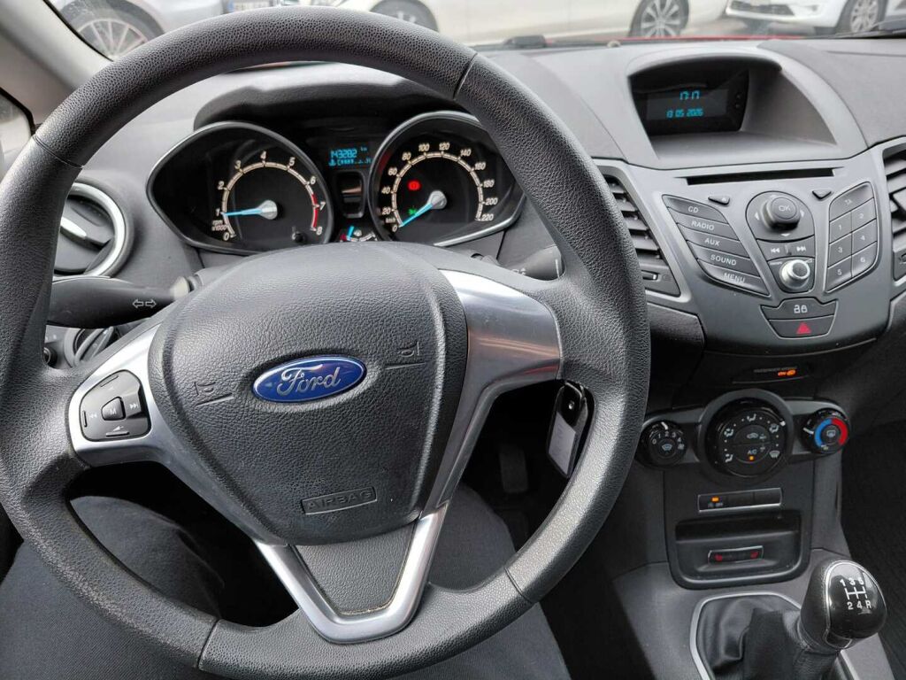 Ford Fiesta 2015 Punainen