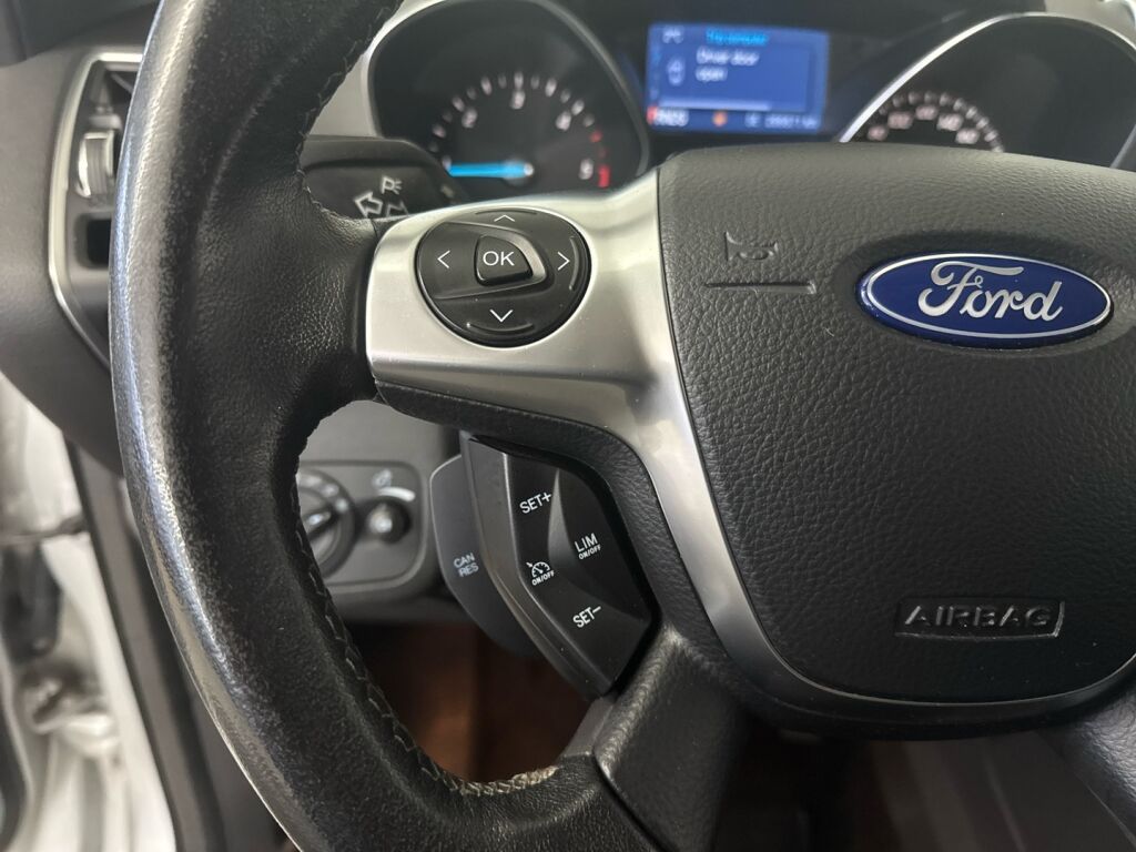 Ford Kuga 2015 Harmaa