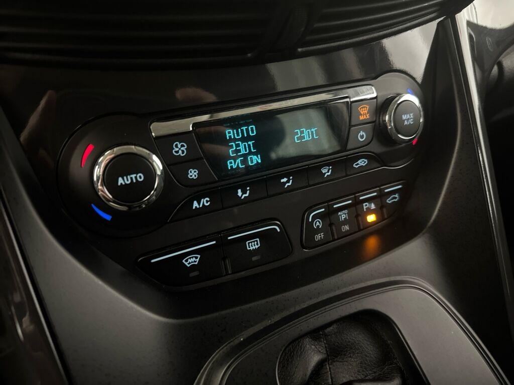 Ford Kuga 2015 Harmaa