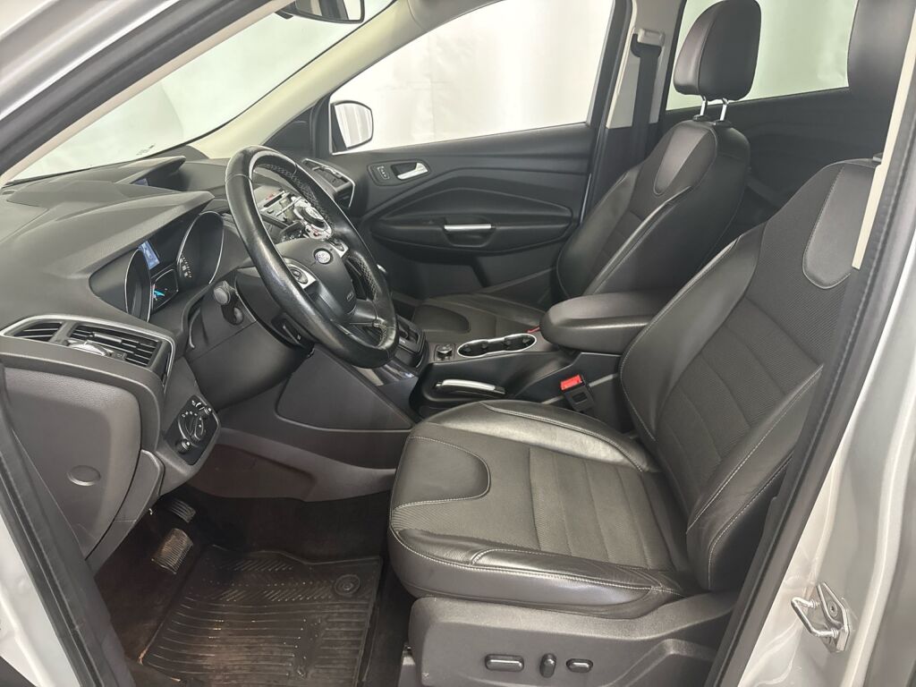 Ford Kuga 2015 Harmaa