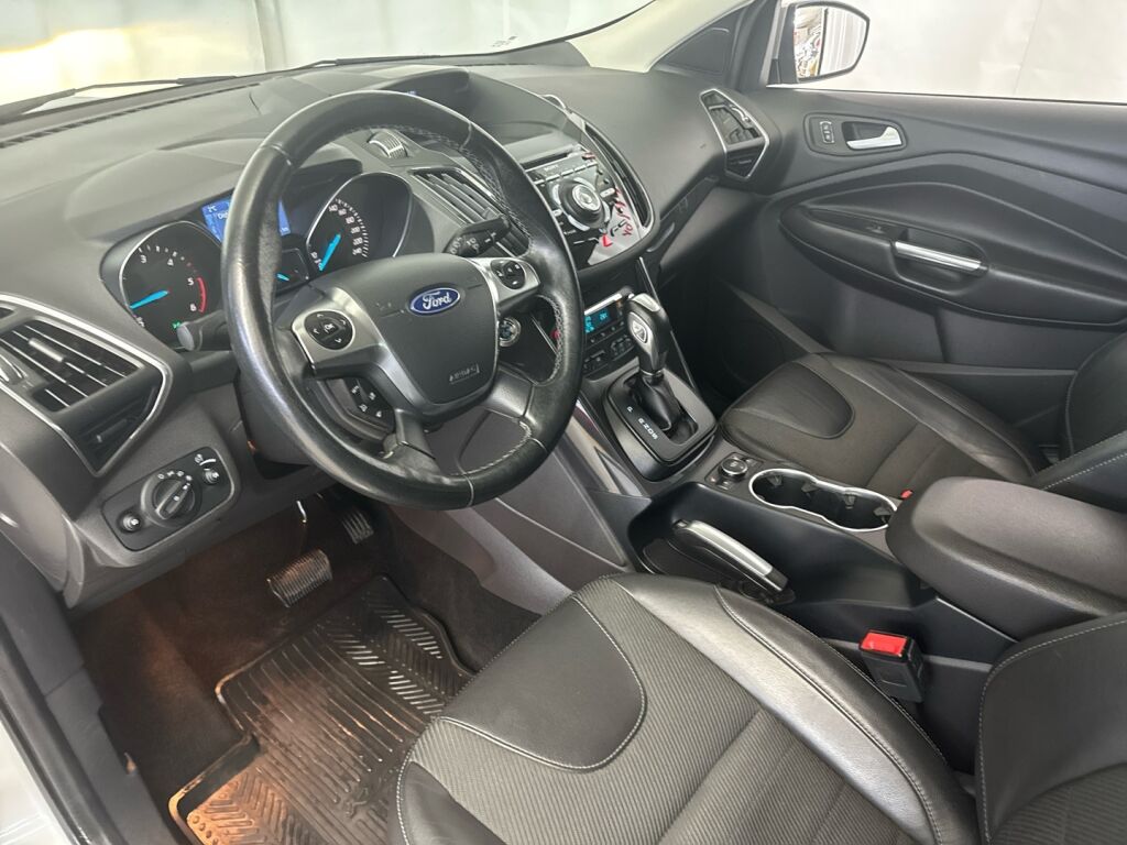 Ford Kuga 2015 Harmaa