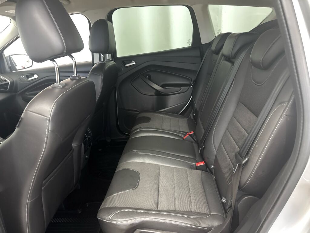 Ford Kuga 2015 Harmaa