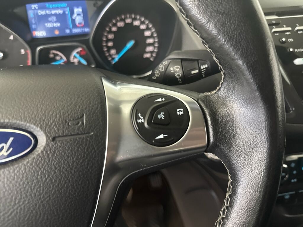 Ford Kuga 2015 Harmaa