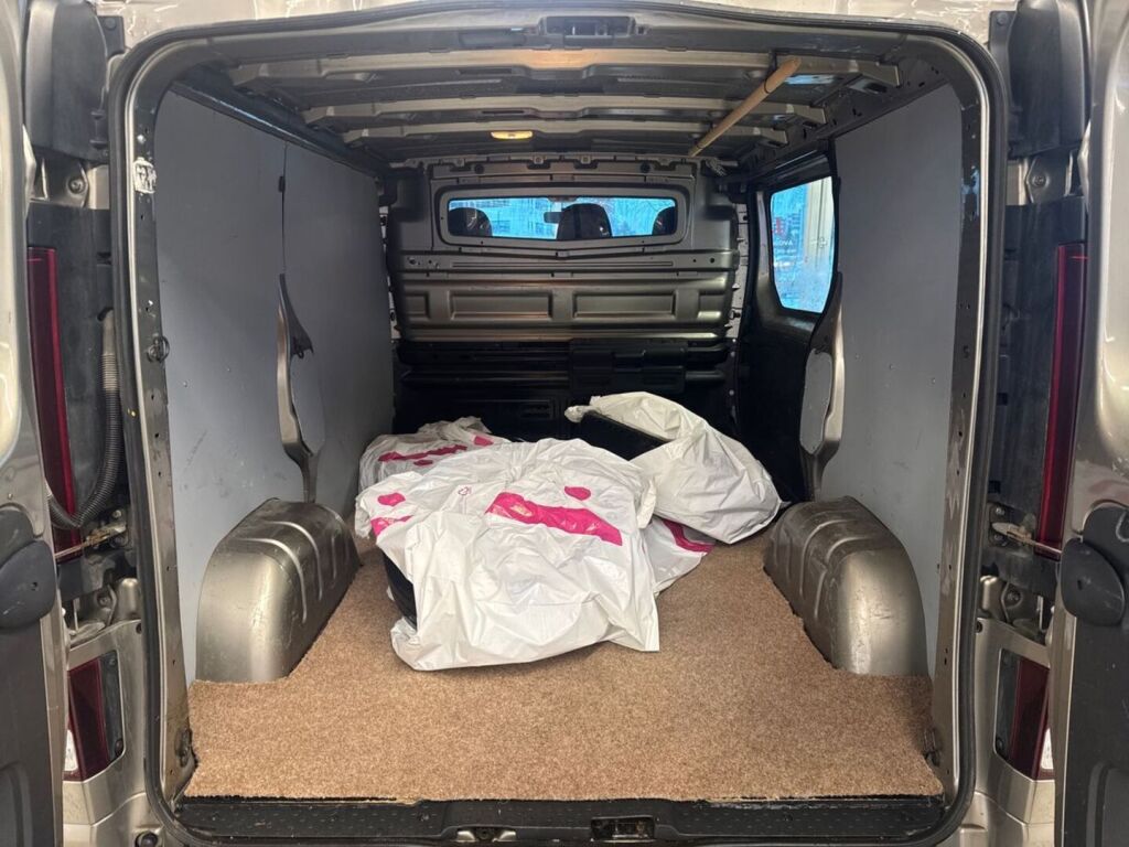 Opel Vivaro 2015 Ruskea (beige)