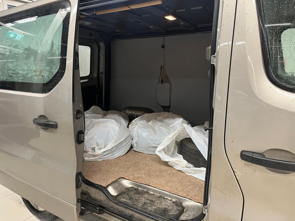 Opel Vivaro 2015 Ruskea (beige)