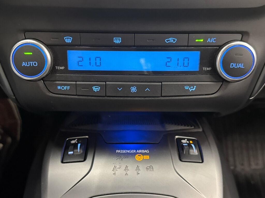 Toyota Avensis 2015 Harmaa