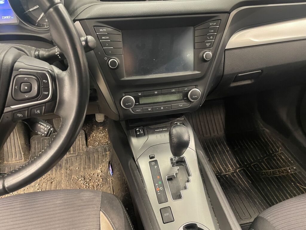 Toyota Avensis 2015 Harmaa