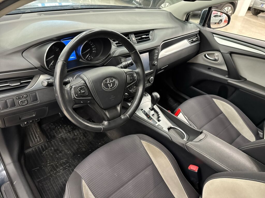 Toyota Avensis 2015 Harmaa