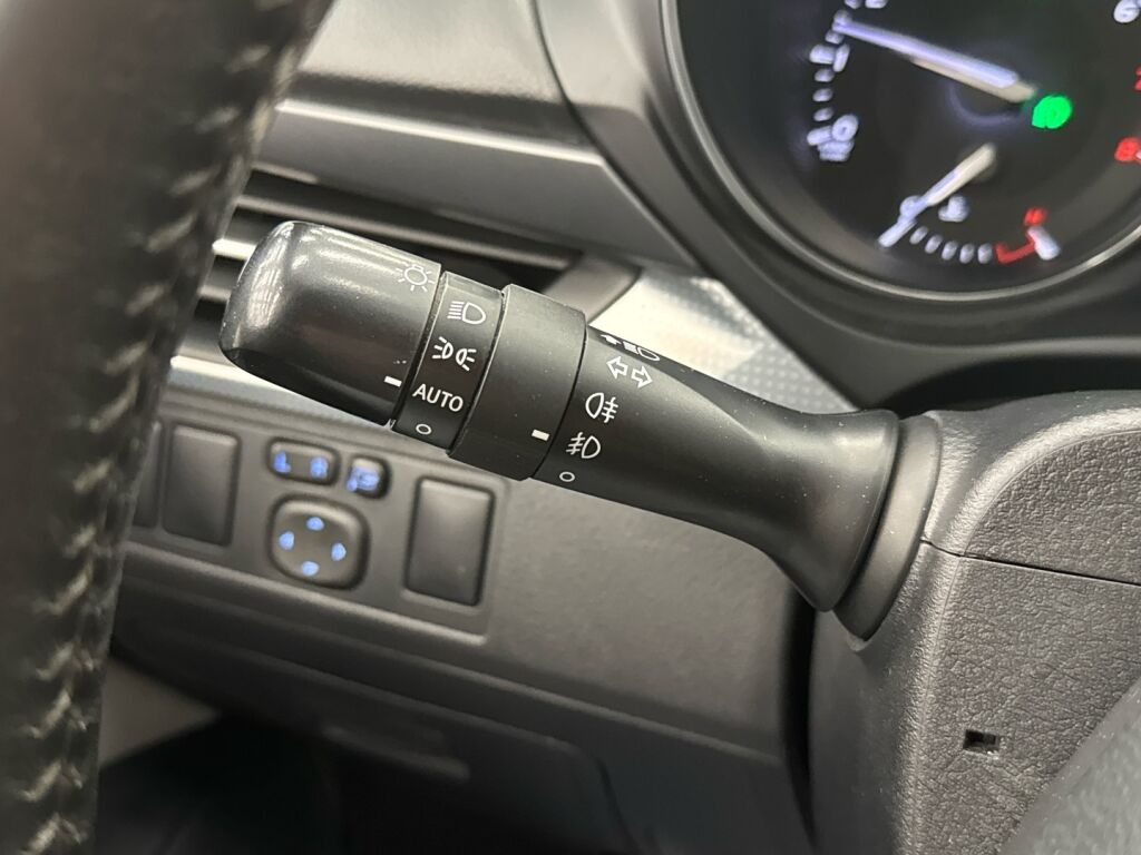 Toyota Avensis 2015 Harmaa