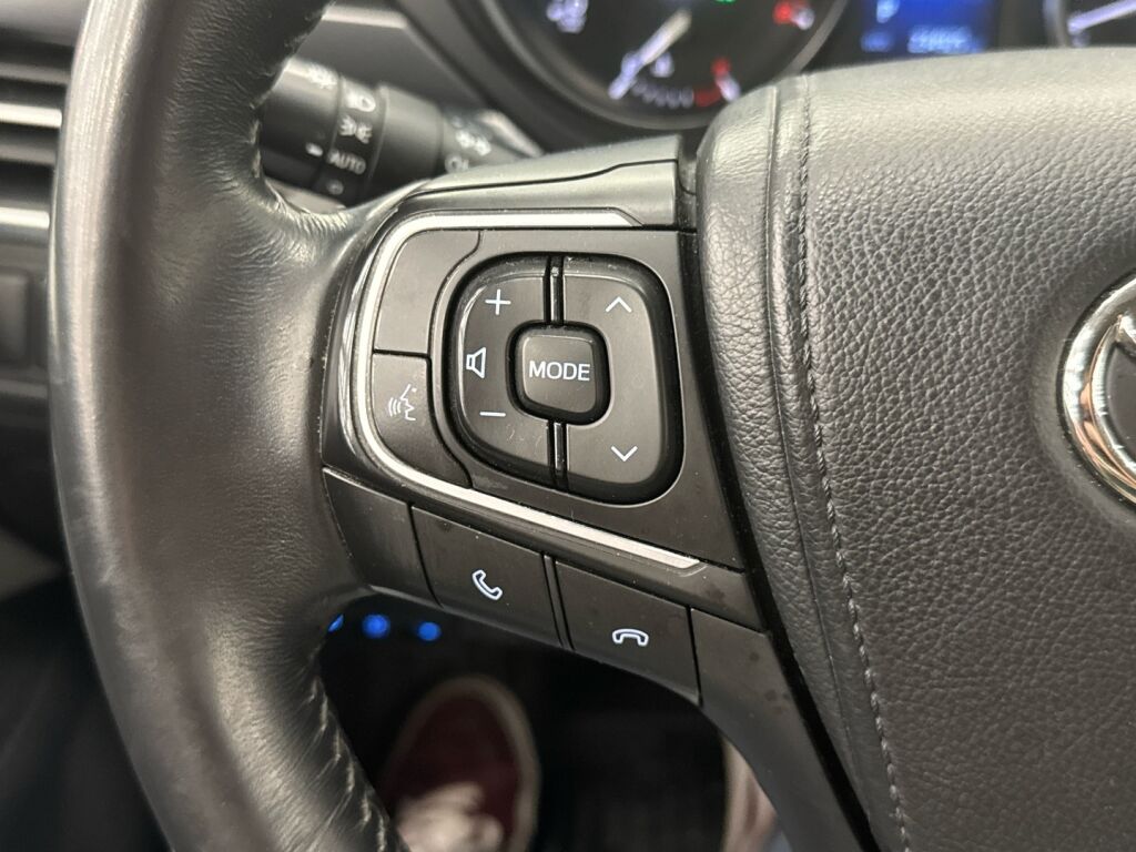 Toyota Avensis 2015 Harmaa