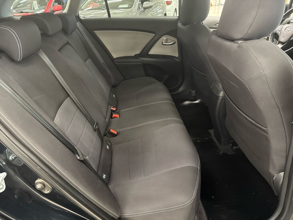 Toyota Avensis 2015 Harmaa
