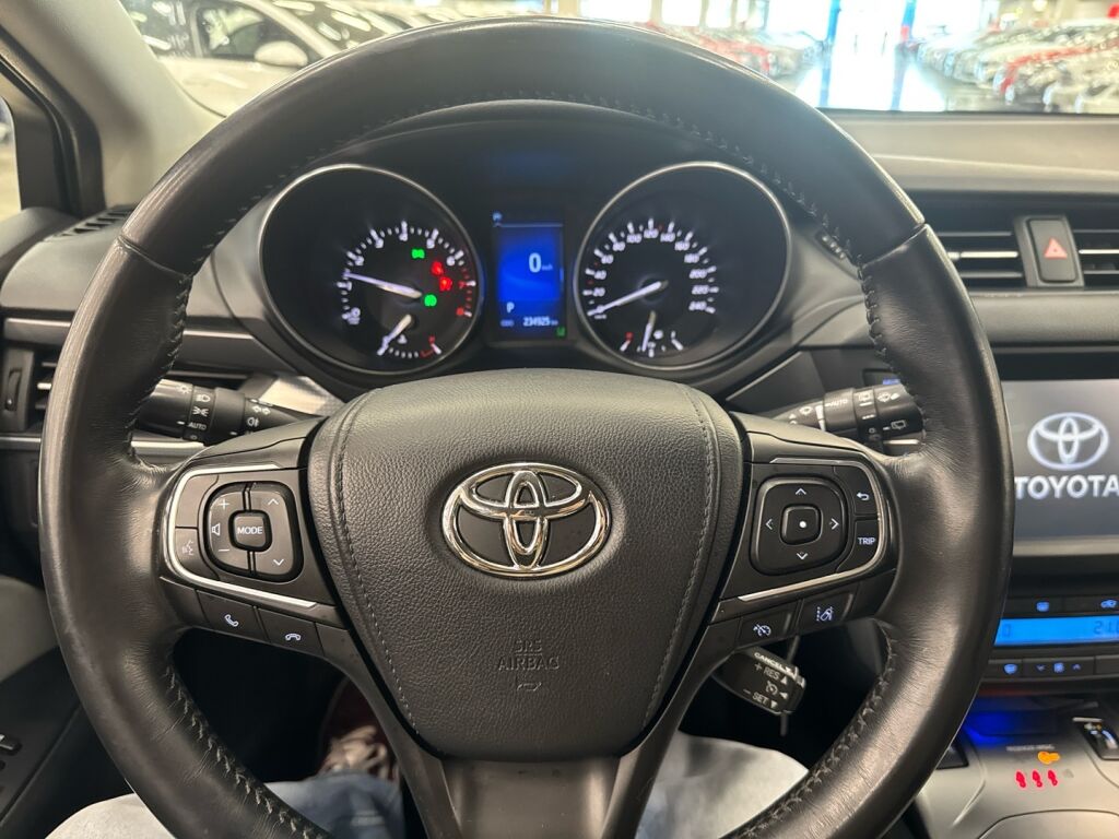 Toyota Avensis 2015 Harmaa