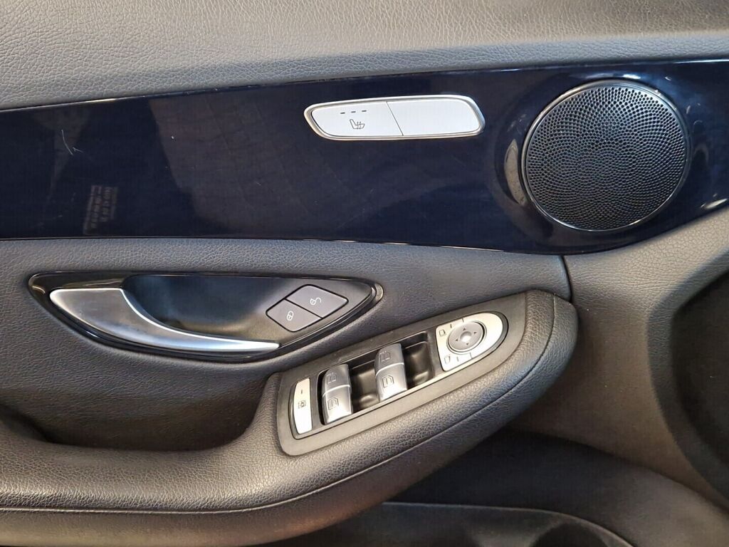 Mercedes-Benz C 2016 Musta