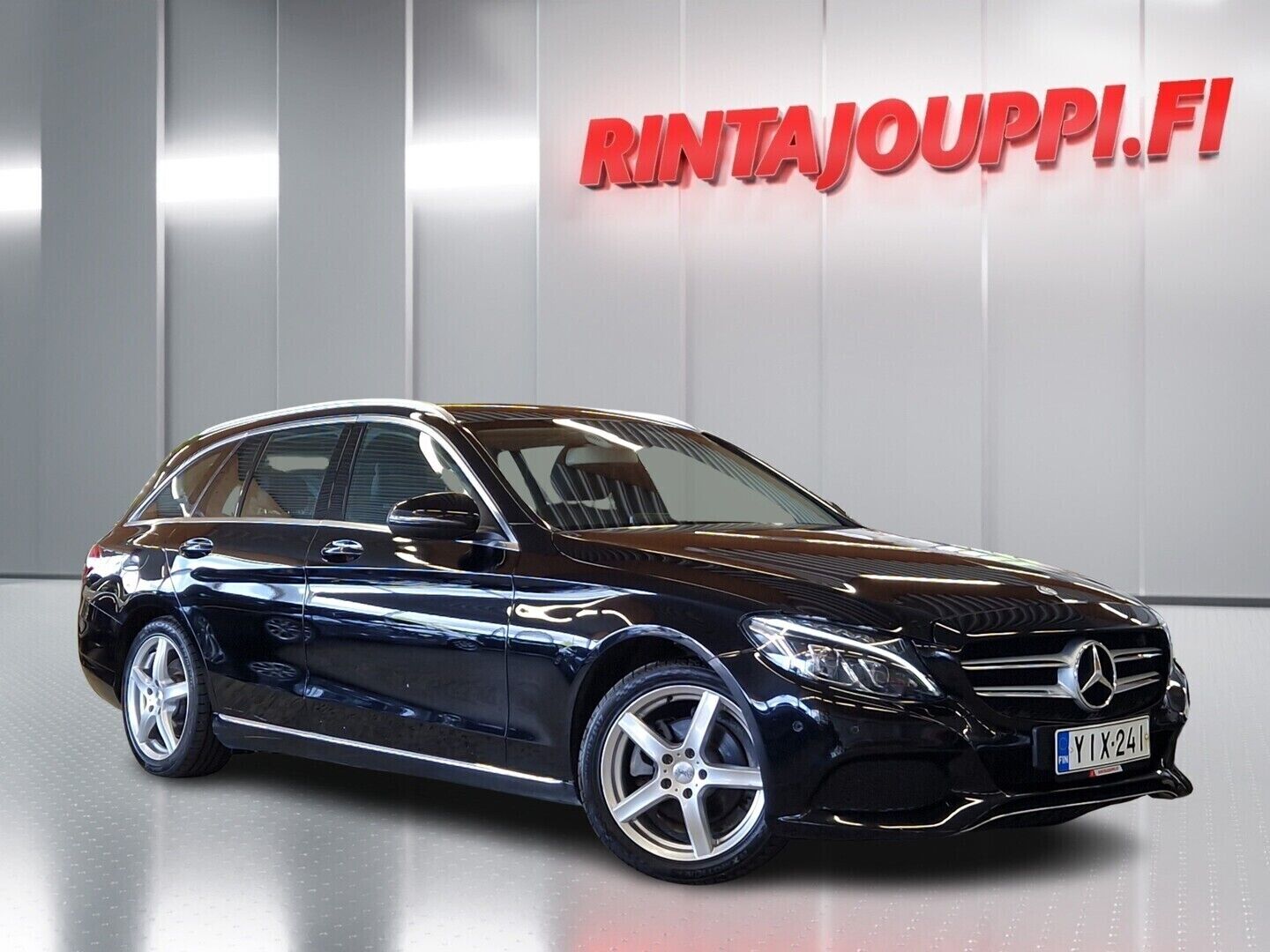 Musta Mercedes-Benz C