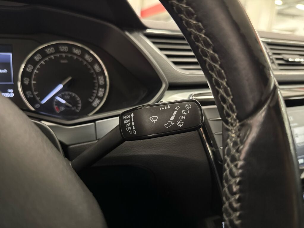 Skoda Superb 2016 Sininen