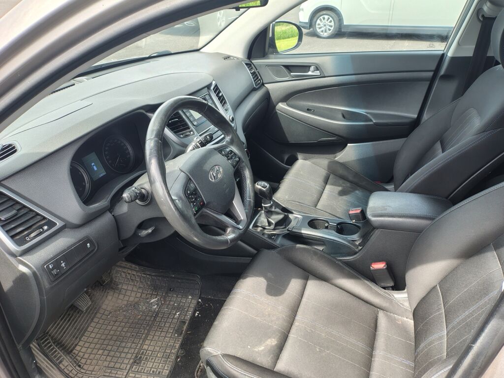 Hyundai Tucson 2015 Ruskea (beige)