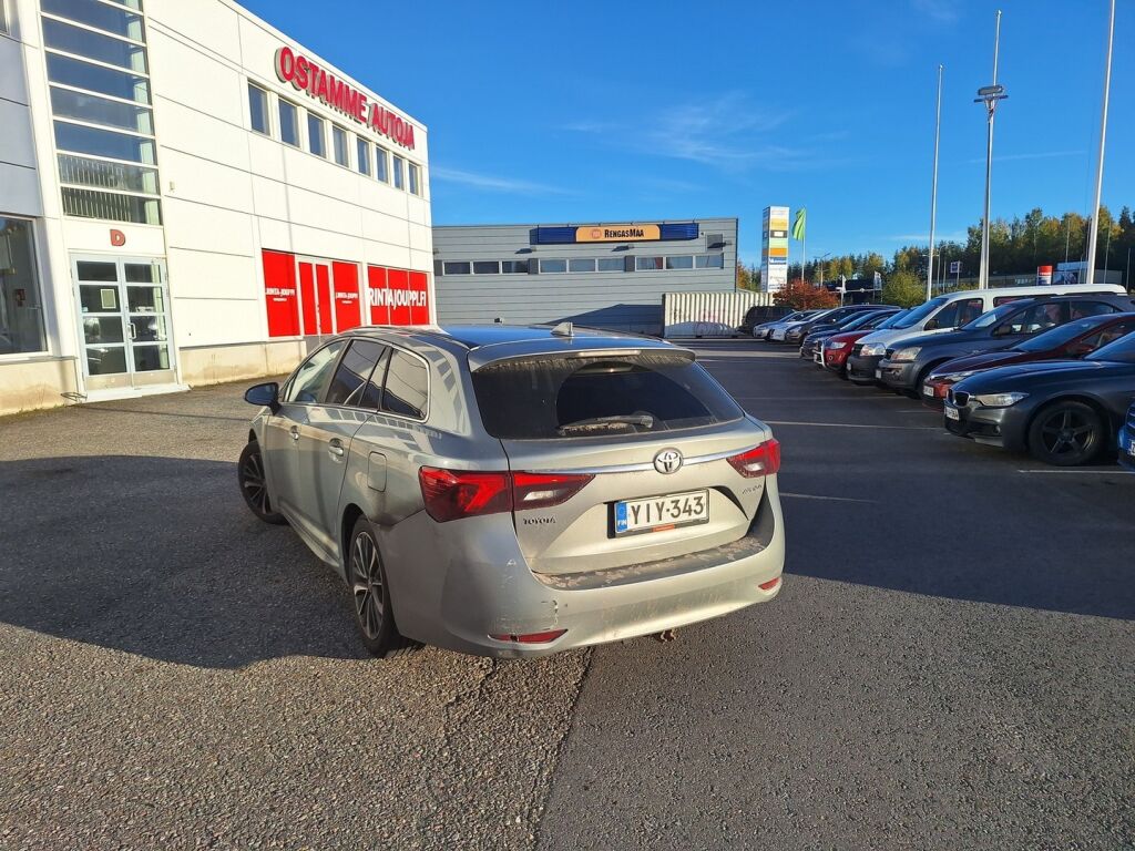 Toyota Avensis 2016 Harmaa