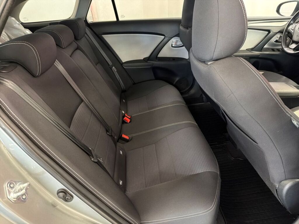 Toyota Avensis 2016 Harmaa