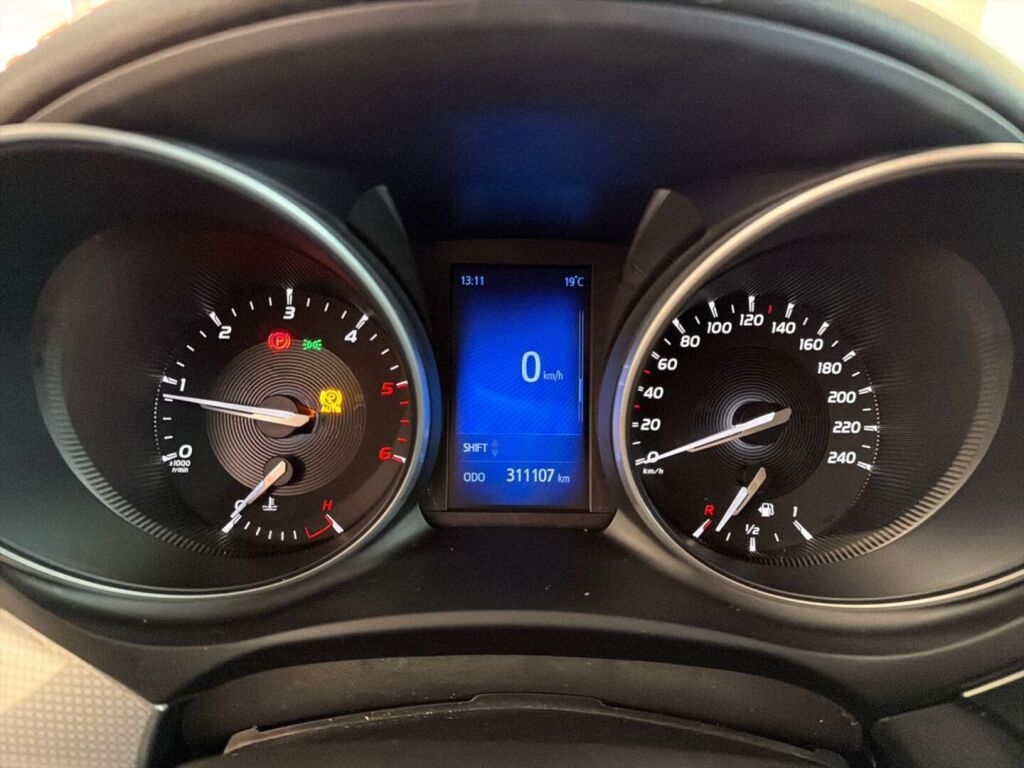 Toyota Avensis 2016 Harmaa