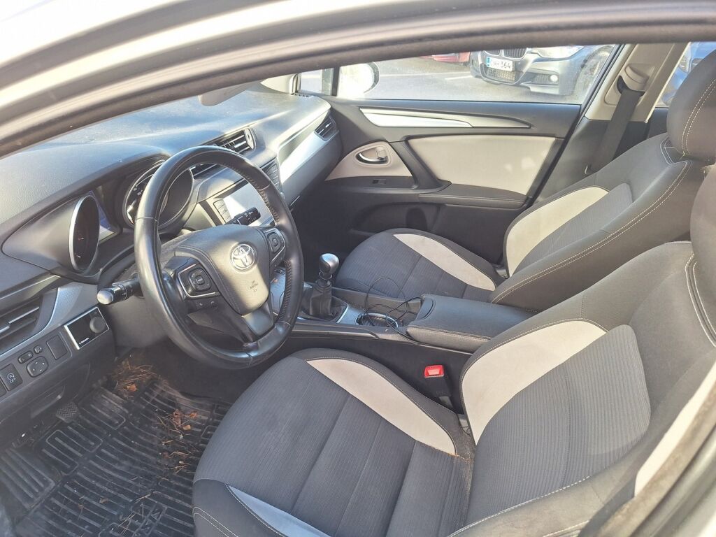 Toyota Avensis 2016 Harmaa