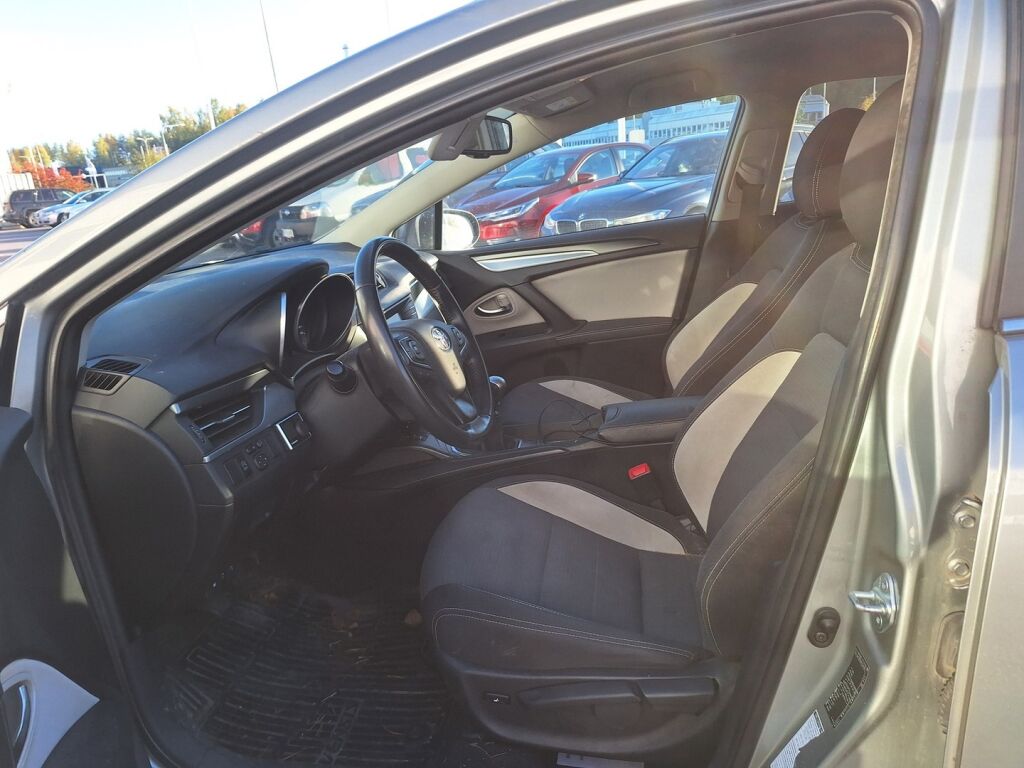 Toyota Avensis 2016 Harmaa