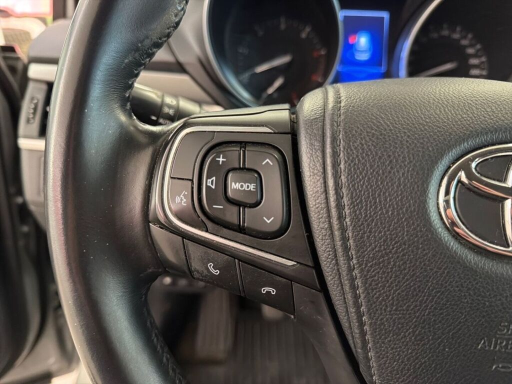Toyota Avensis 2016 Harmaa
