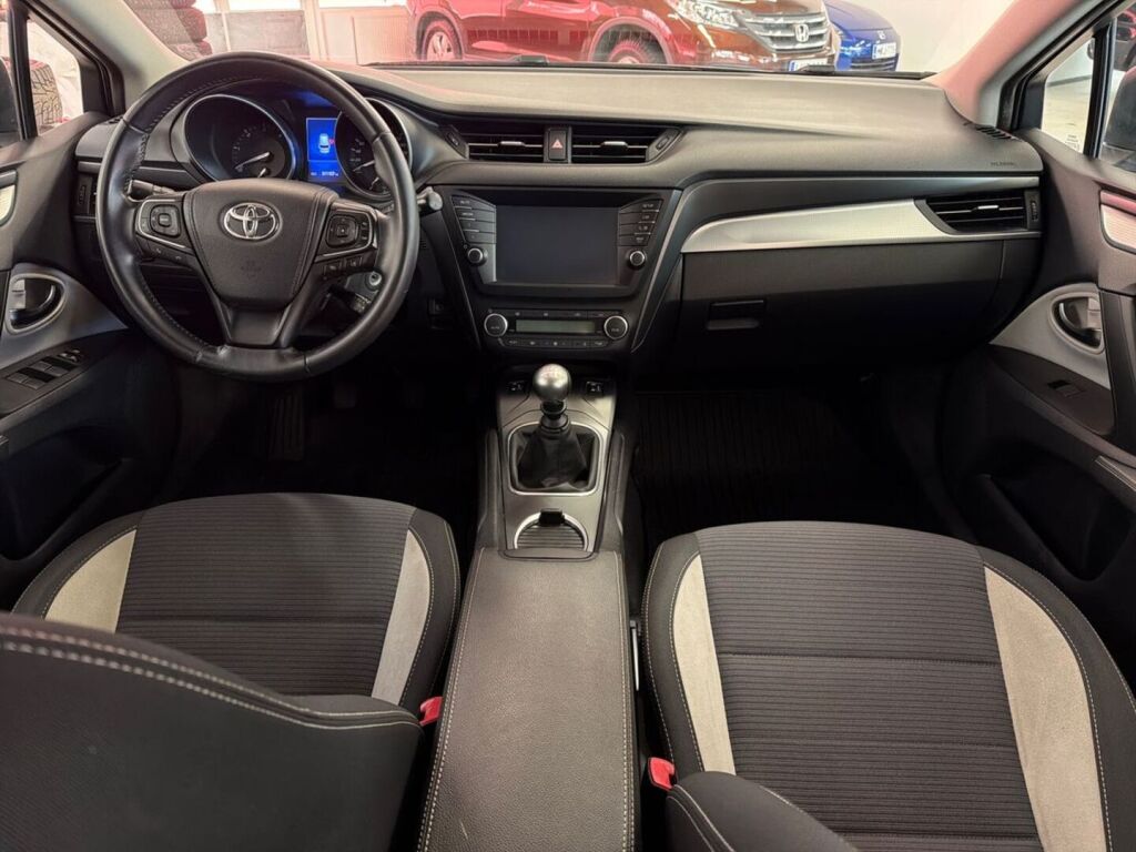 Toyota Avensis 2016 Harmaa