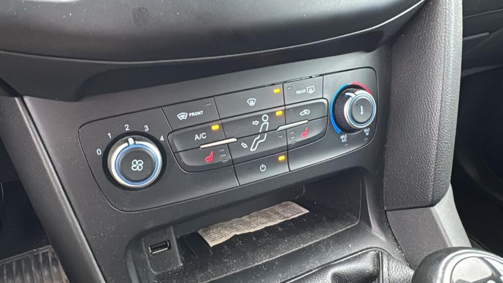 Ford Focus 2016 Musta