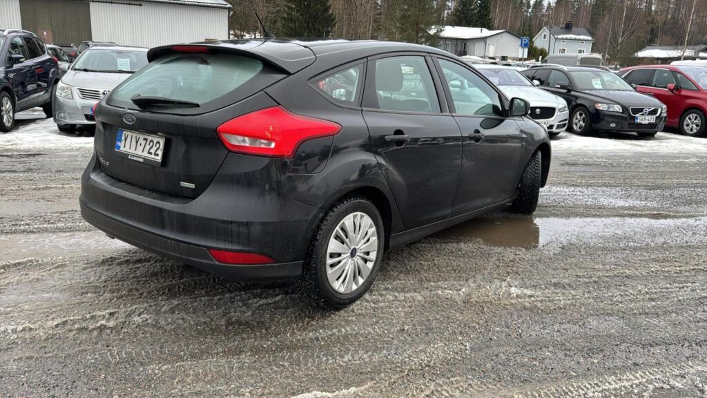 Ford Focus 2016 Musta