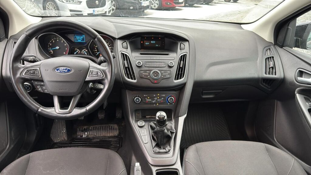 Ford Focus 2016 Musta