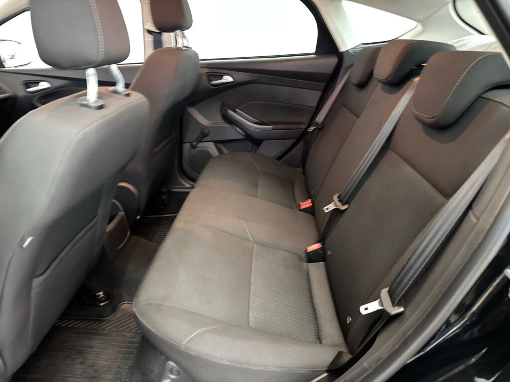 Ford Focus 2016 Musta