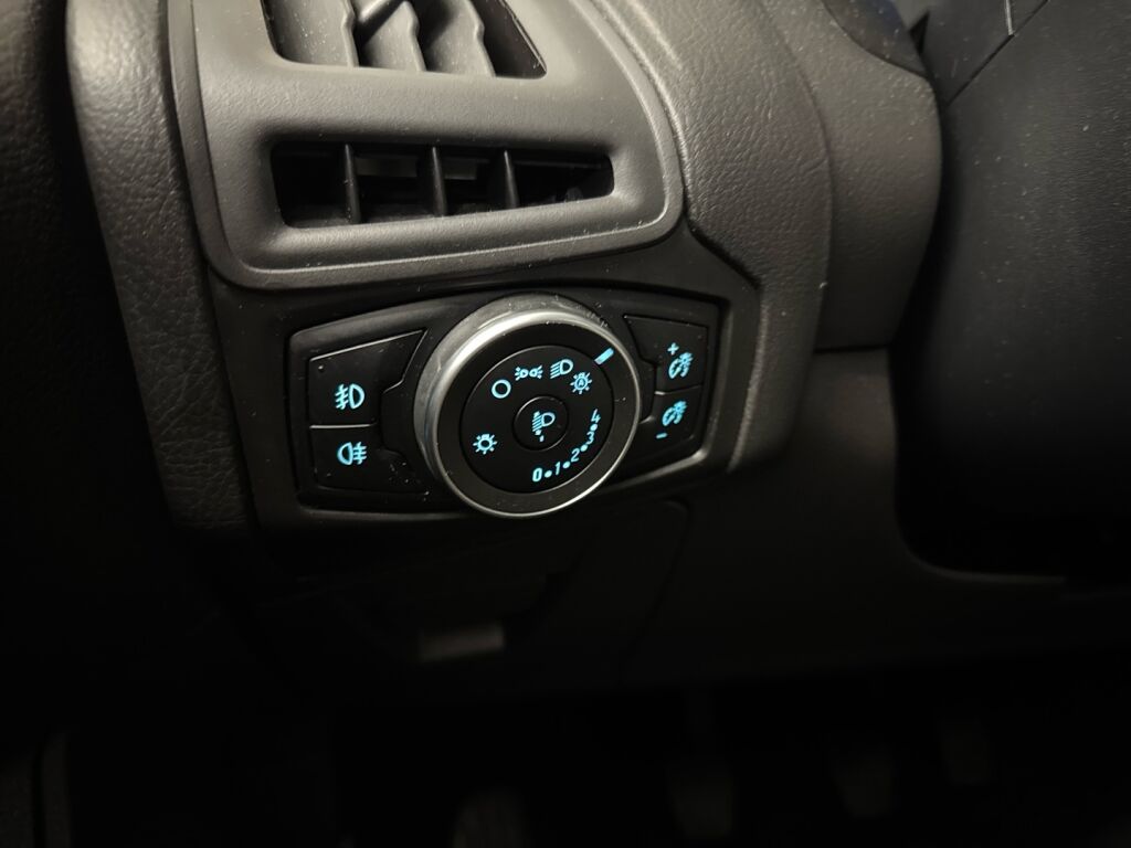 Ford Focus 2016 Musta